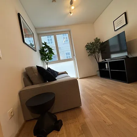 Studio University Apartment *